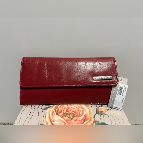 Kenneth Cole Reaction Clutch - Picture 1 of 12